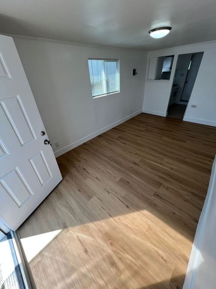 1555 Buckeye Dr #C - Photo 3 of 11