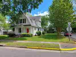 featured image of 1102 Lee St