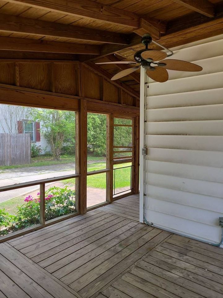 1102 Lee St - Photo 6 of 15