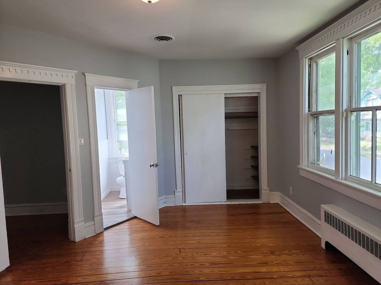 1102 Lee St - Photo 7 of 15