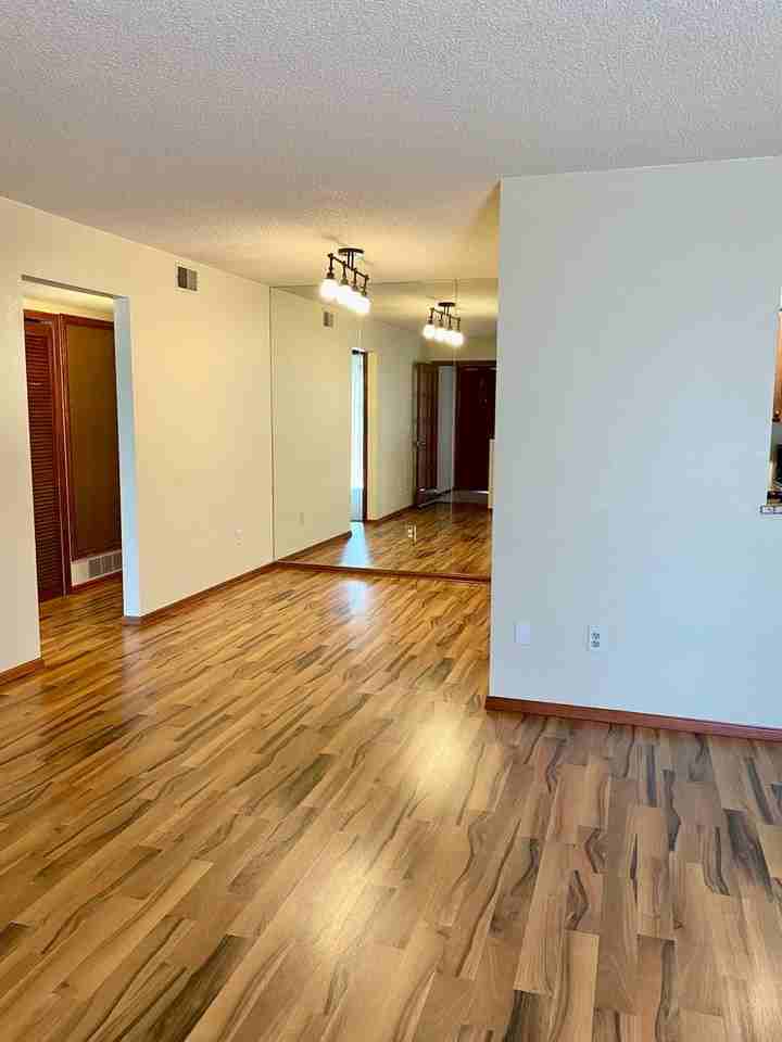 1111 S Garrison St - Photo 7 of 18