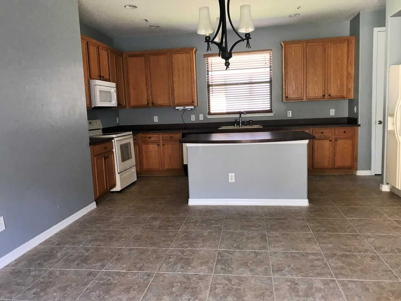 9818 Lake District Ln - Photo 3 of 23