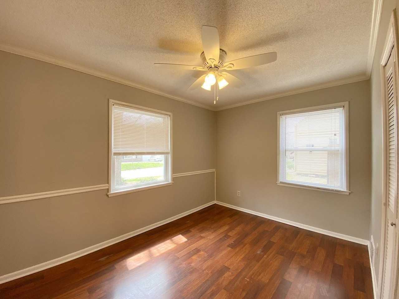 2706 W 77th St - Photo 2 of 14