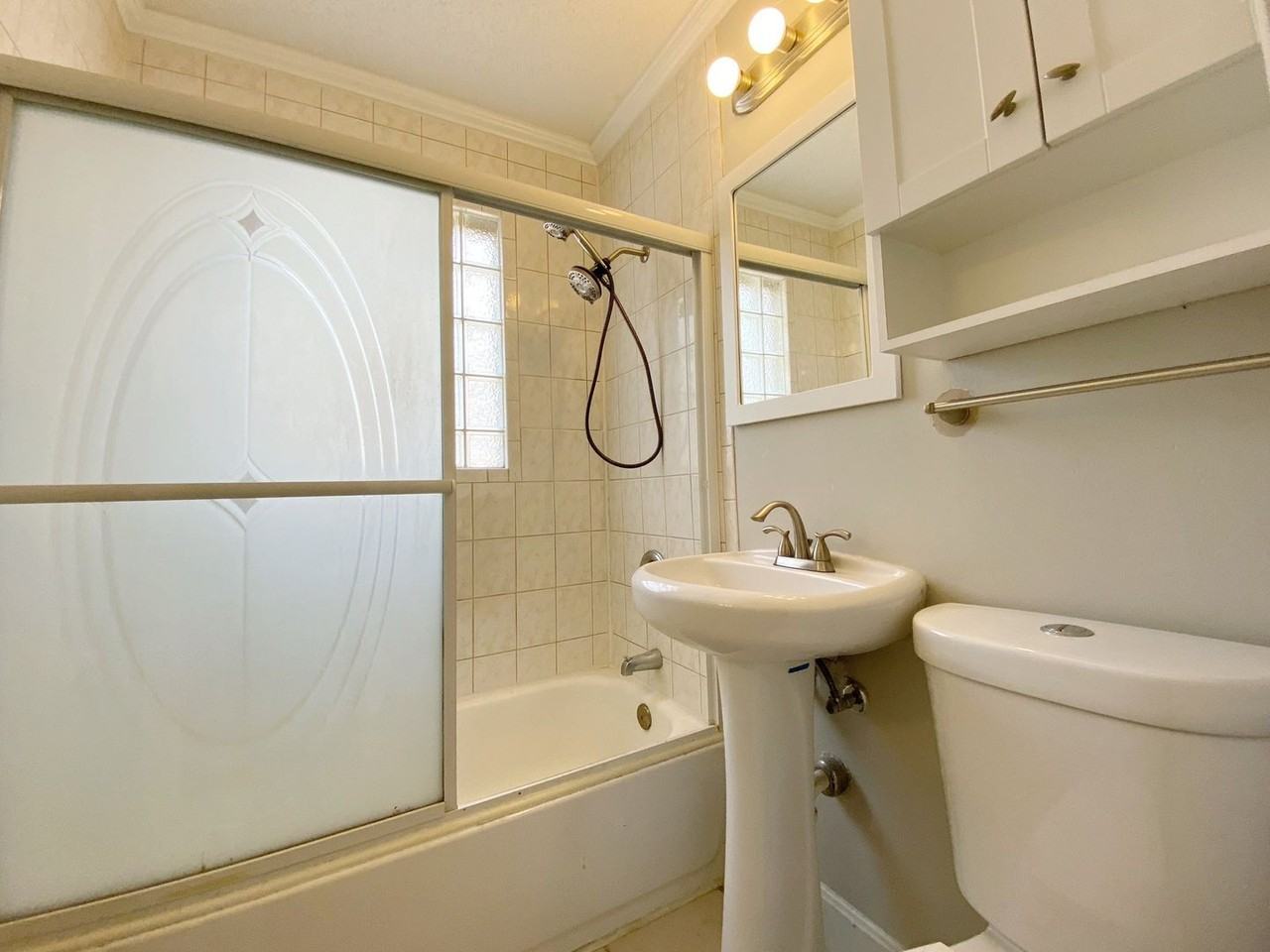 2706 W 77th St - Photo 4 of 14