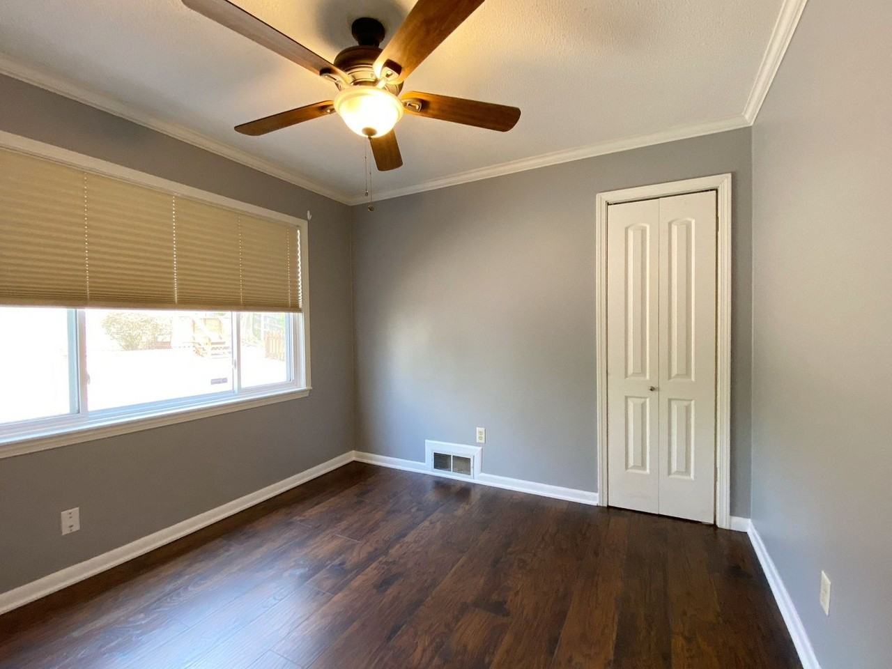 2706 W 77th St - Photo 7 of 14