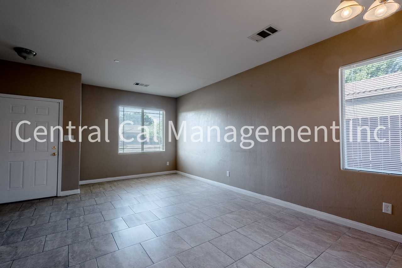 2402 Lebow Ct - Photo 3 of 23