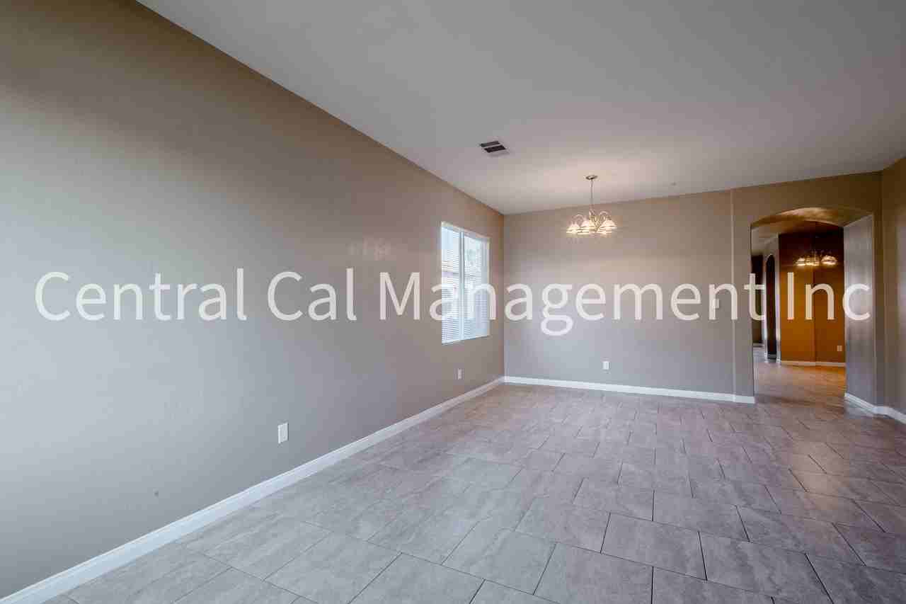 2402 Lebow Ct - Photo 4 of 23