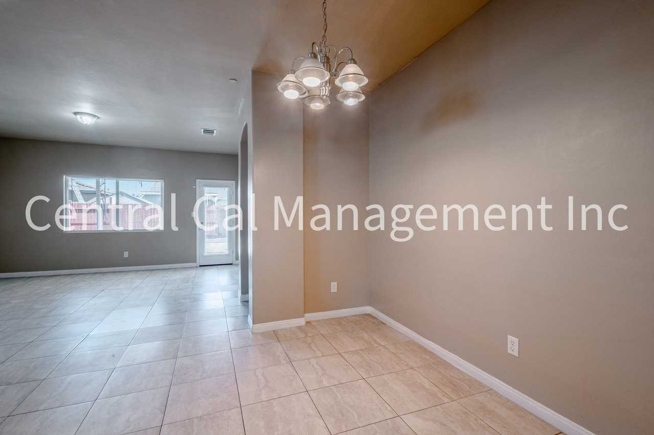 2402 Lebow Ct - Photo 5 of 23