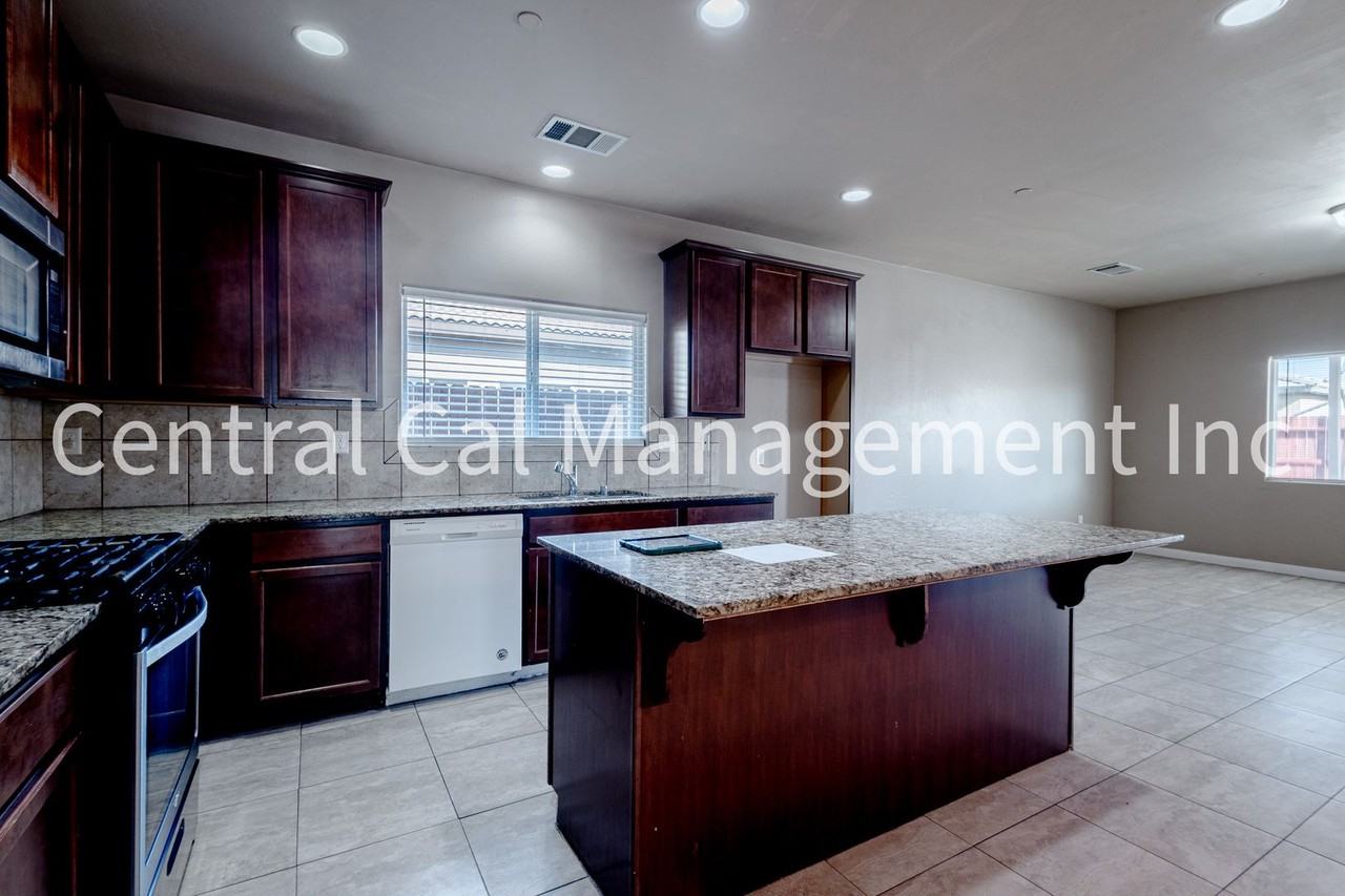 2402 Lebow Ct - Photo 7 of 23