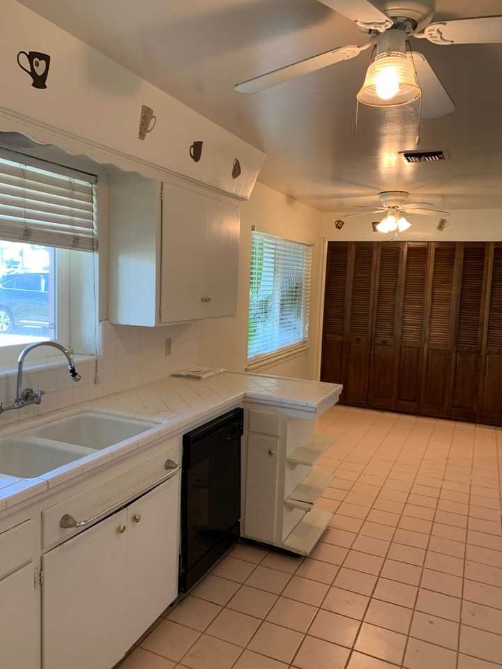 1141 W Barstow Ave - Photo 4 of 35