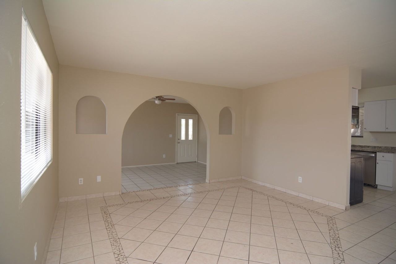7460 W Calle Lerdo - Photo 3 of 19