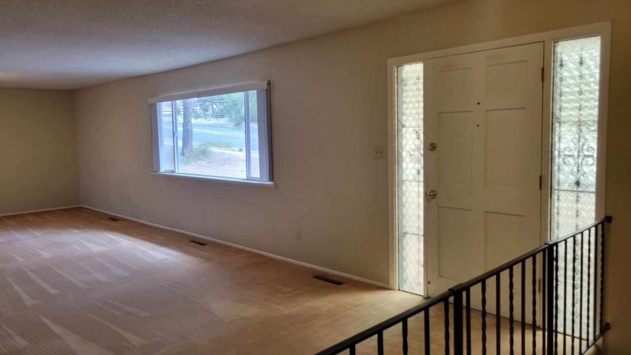 4630 Constitution Ave - Photo 2 of 32