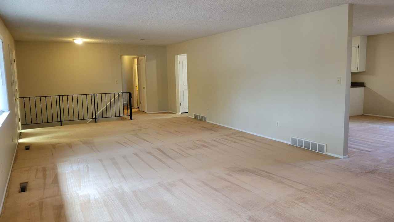 4630 Constitution Ave - Photo 4 of 32