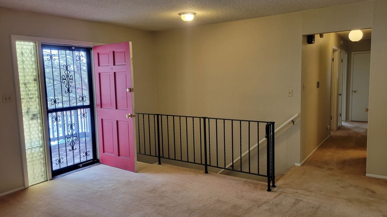 4630 Constitution Ave - Photo 5 of 32