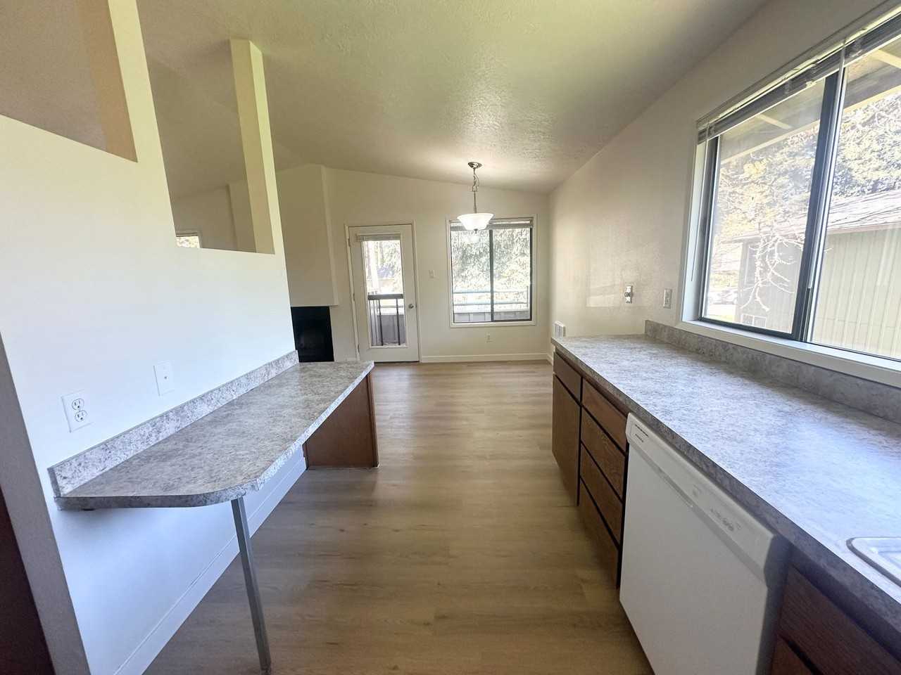 7060 Montauk Cir - Photo 5 of 23