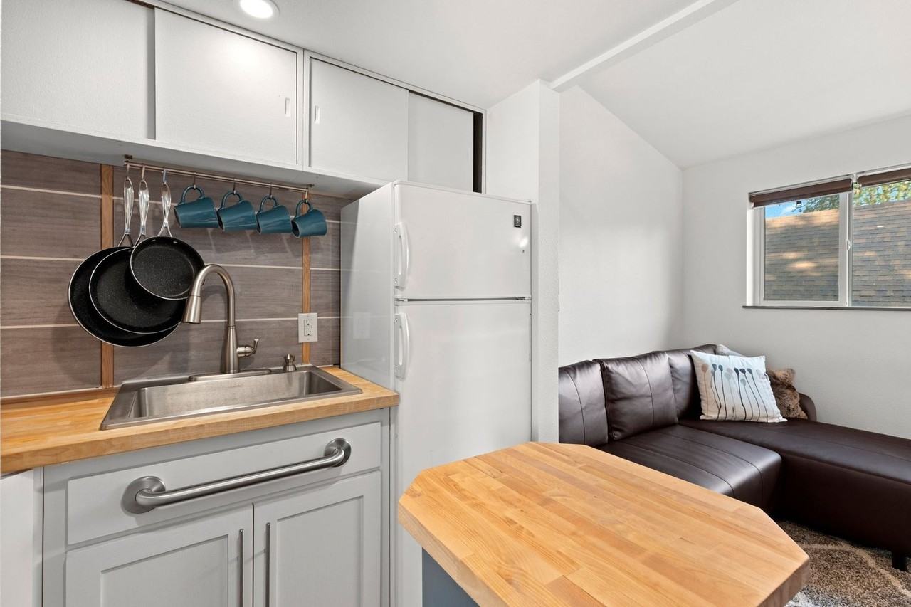 6915 Ne 23rd Ave #C - Photo 3 of 11