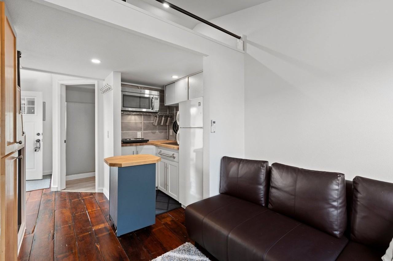 6915 Ne 23rd Ave #C - Photo 4 of 11