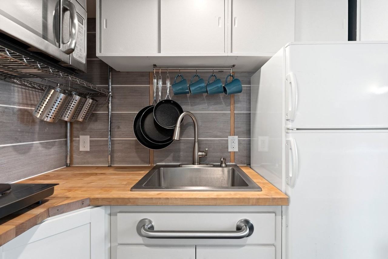 6915 Ne 23rd Ave #C - Photo 6 of 11