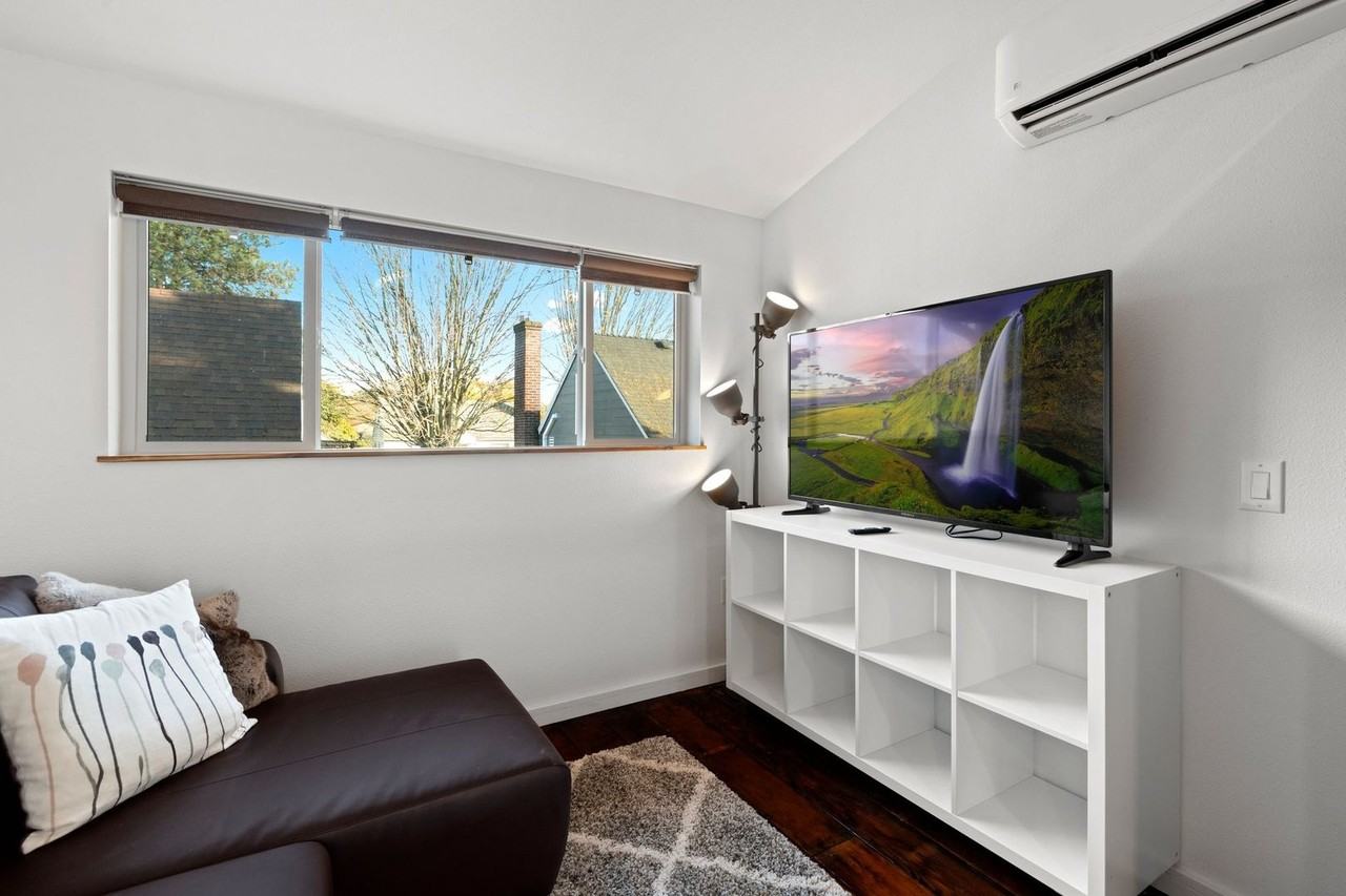 6915 Ne 23rd Ave #C - Photo 7 of 11