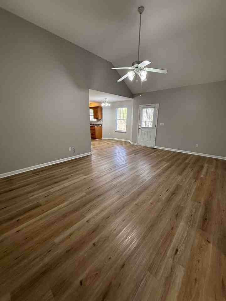 1043 Hogan Rd - Photo 5 of 21