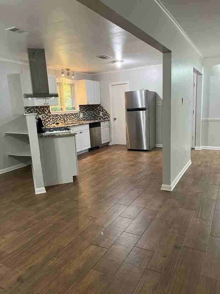 1730 Bayou Dr - Photo 4 of 13