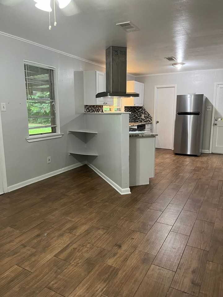 1730 Bayou Dr - Photo 6 of 13