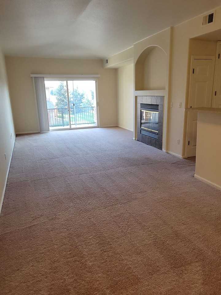 1703 Whitehall Dr #2H - Photo 6 of 27