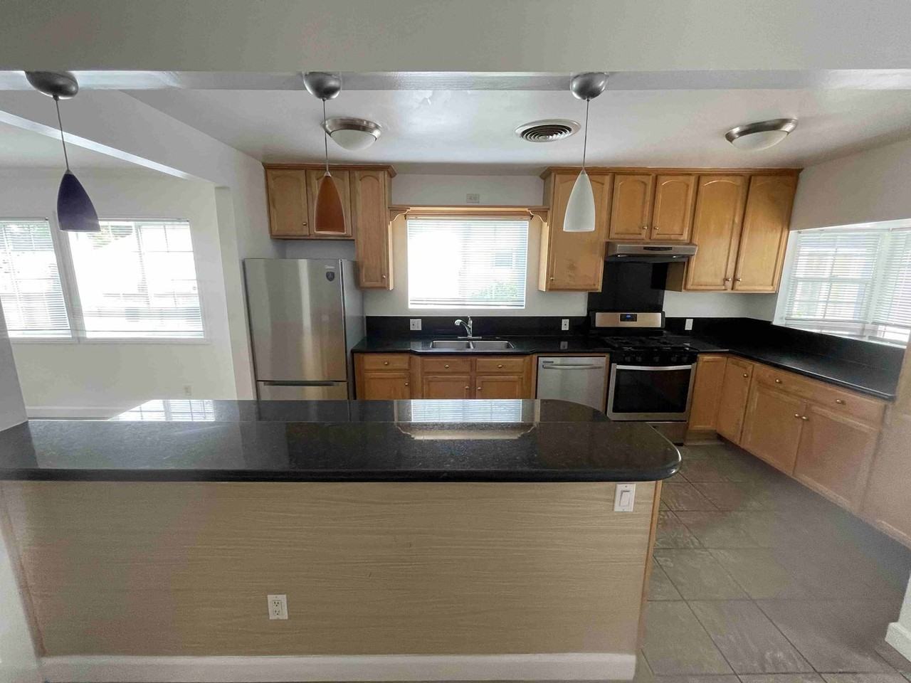 5816 Norwich Ave - Photo 3 of 24