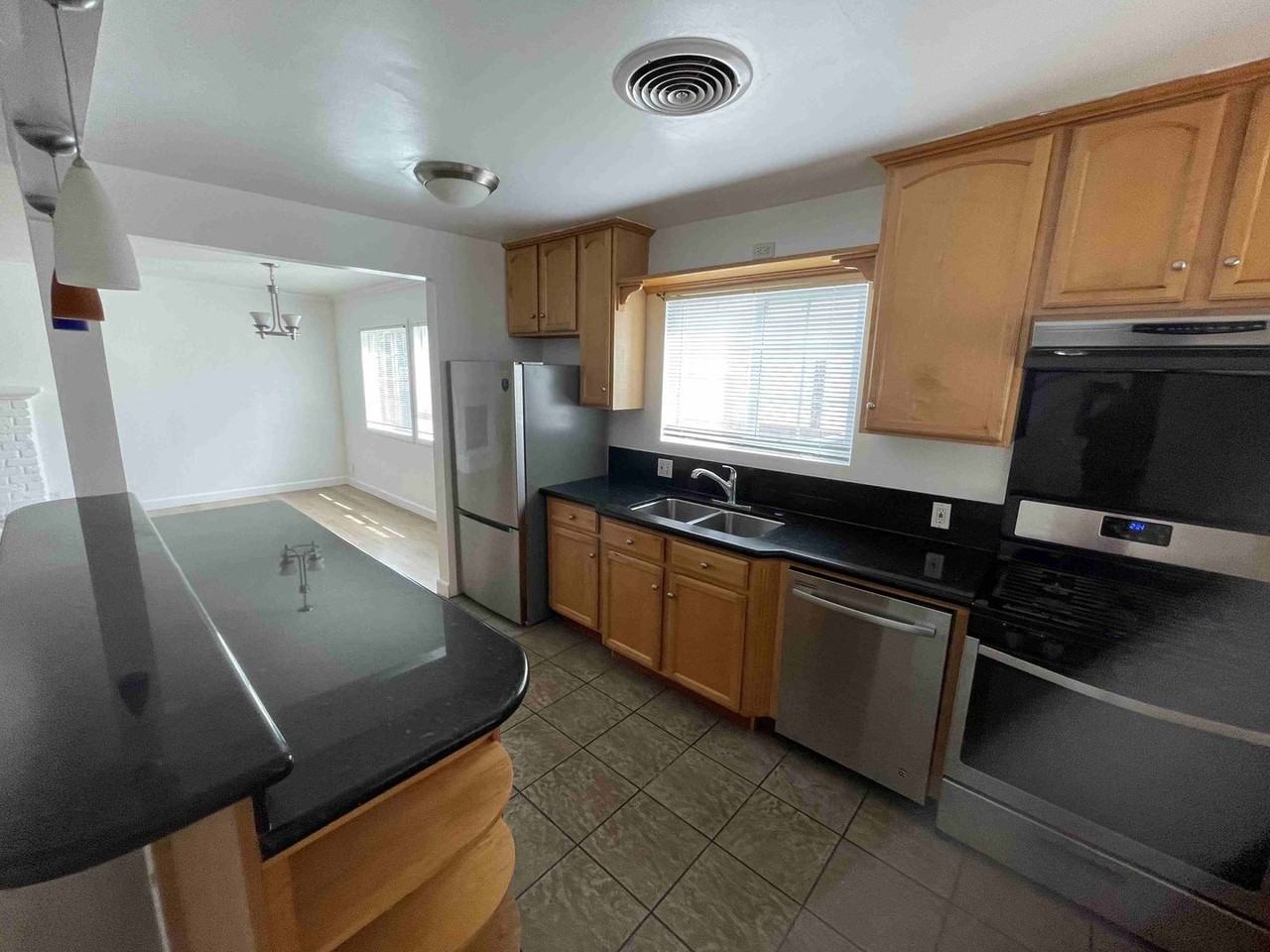 5816 Norwich Ave - Photo 4 of 24