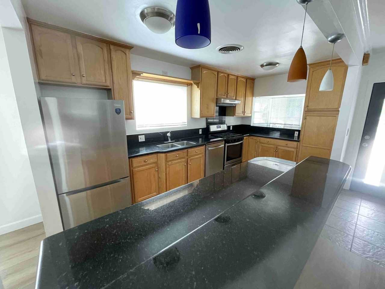 5816 Norwich Ave - Photo 6 of 24