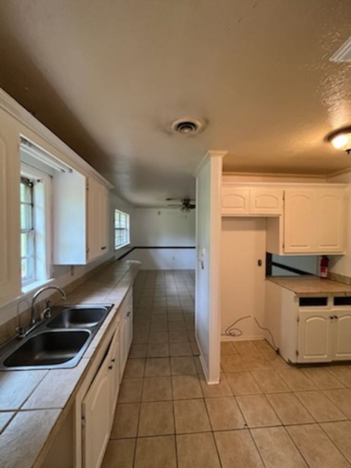 3219 Lakewood Dr - Photo 2 of 8