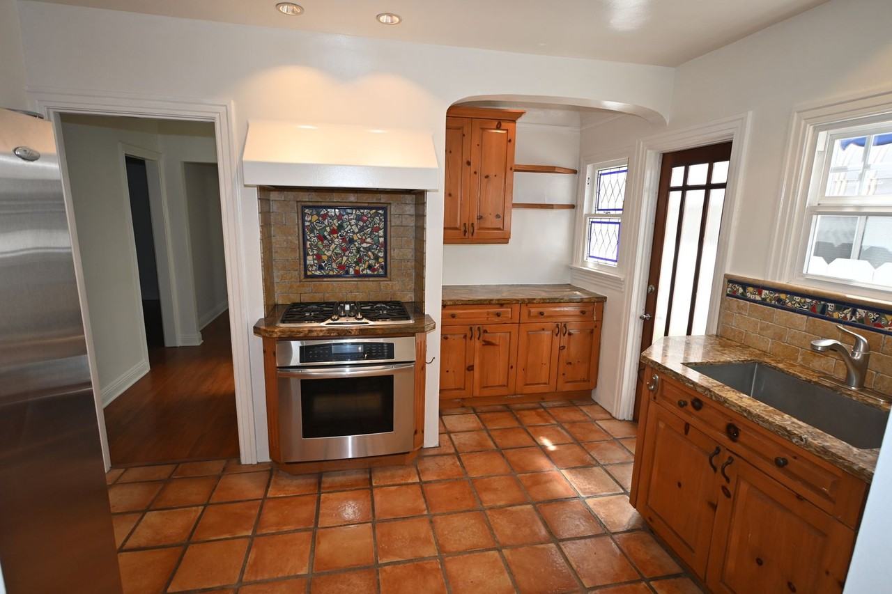 162 Glendora Ave - Photo 6 of 23