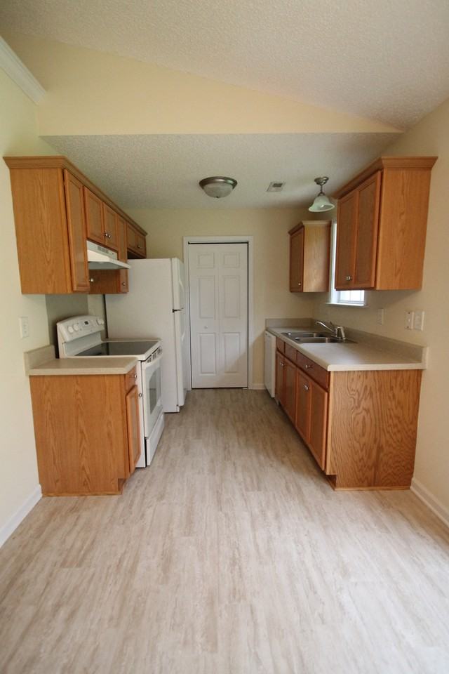 1258 Camellia Ct - Photo 4 of 13