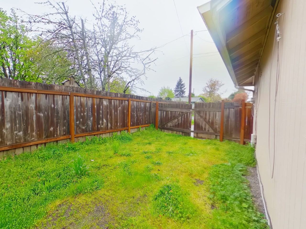 2310 Snelling Dr - Photo 4 of 16