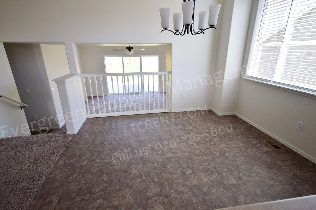 6444 Black Hills Ave - Photo 4 of 31