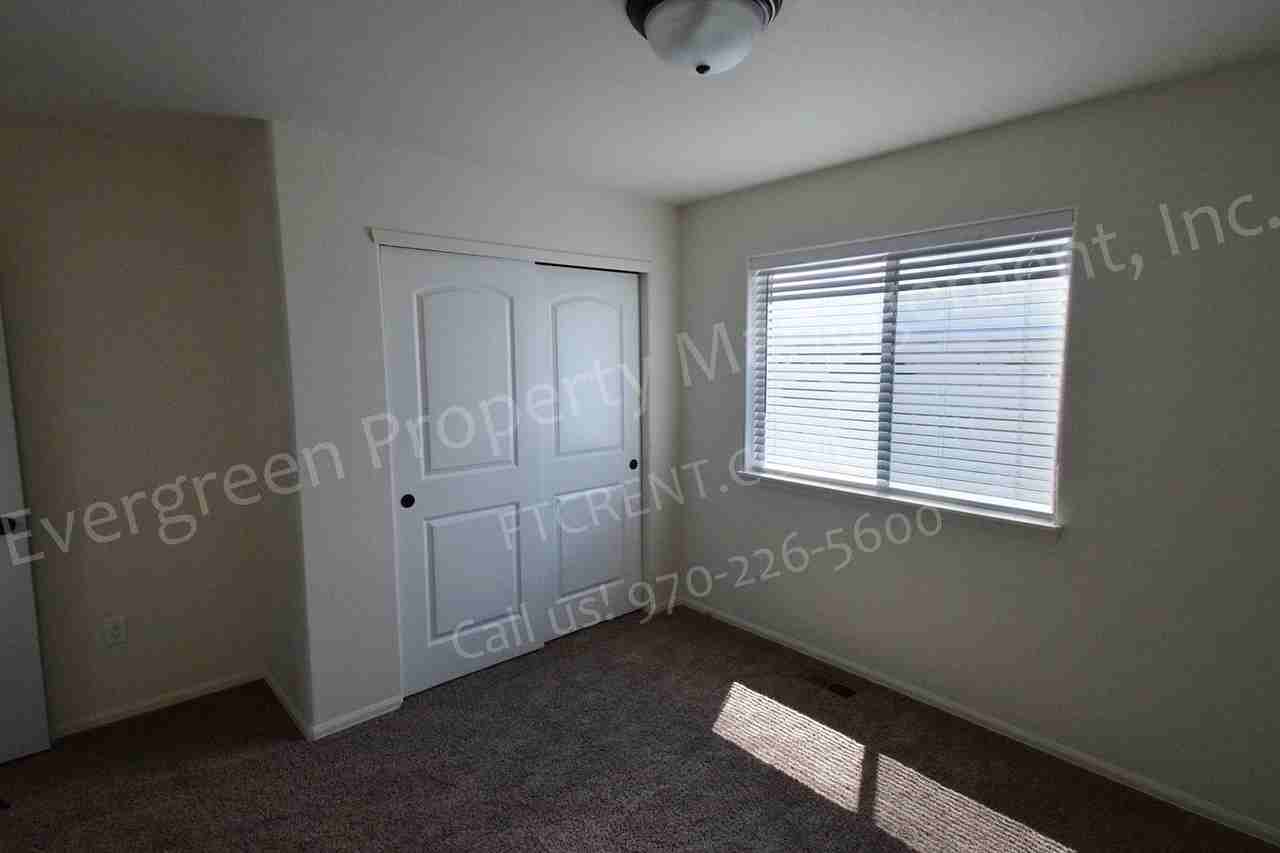 6444 Black Hills Ave - Photo 7 of 31