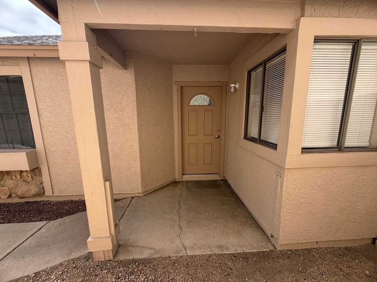 6328 W Mercer Ln - Photo 3 of 50