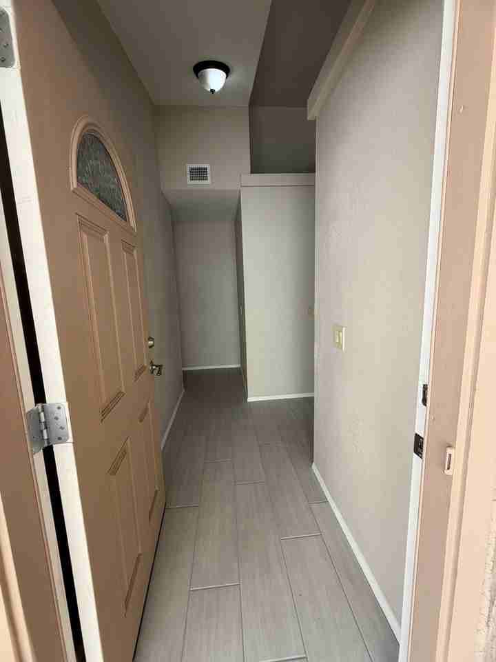 6328 W Mercer Ln - Photo 4 of 50