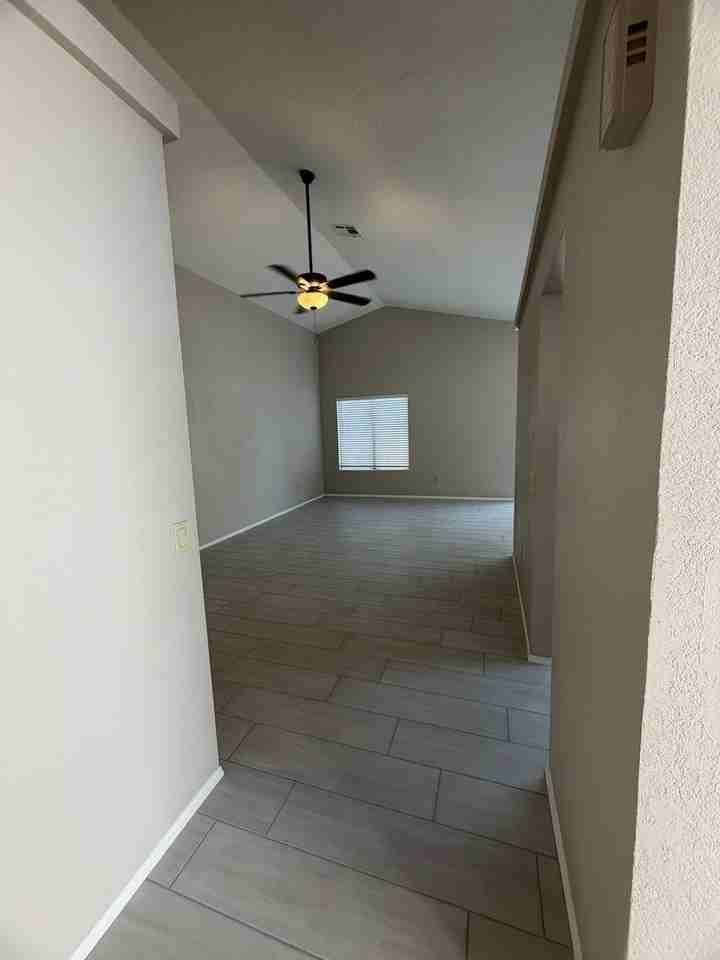 6328 W Mercer Ln - Photo 6 of 50