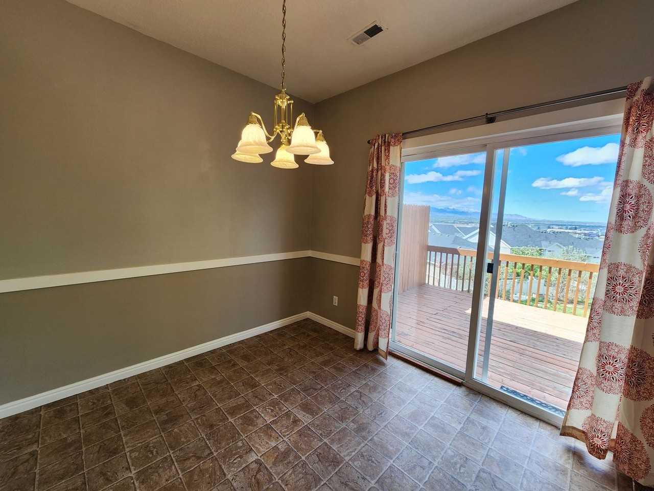 123 E Wayfield Dr - Photo 5 of 15