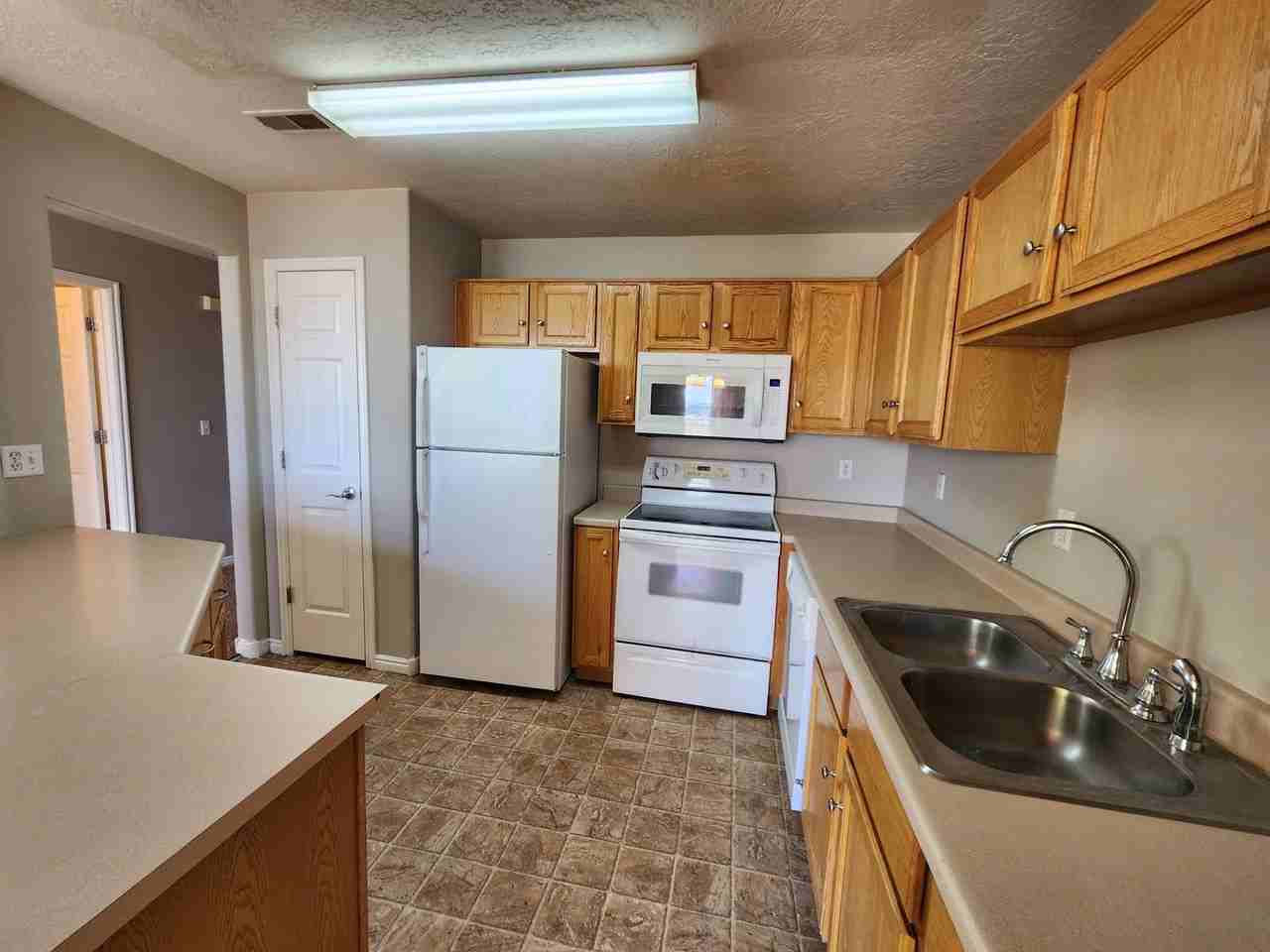 123 E Wayfield Dr - Photo 6 of 15