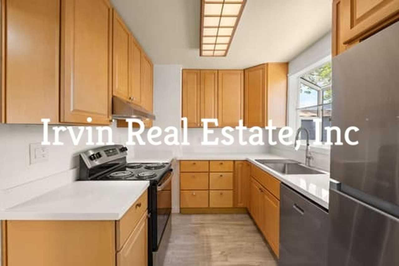 1932 Deodar Ave - Photo 7 of 15