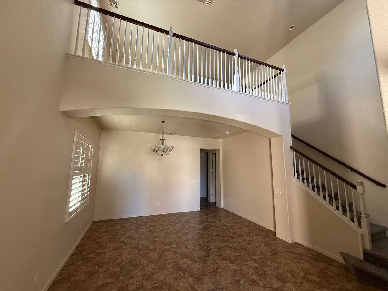 1487 Highland Dr - Photo 2 of 14