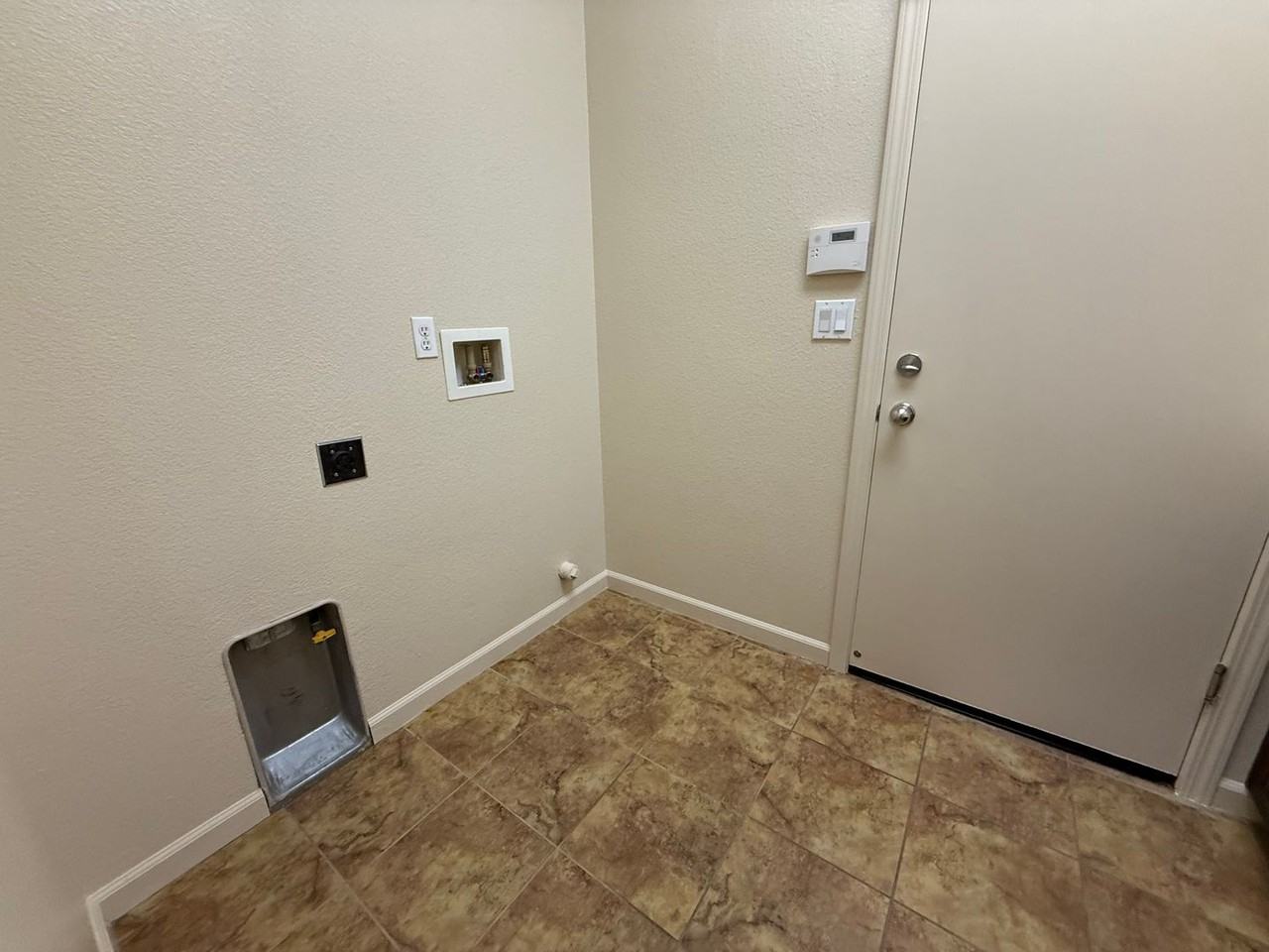 1487 Highland Dr - Photo 6 of 14