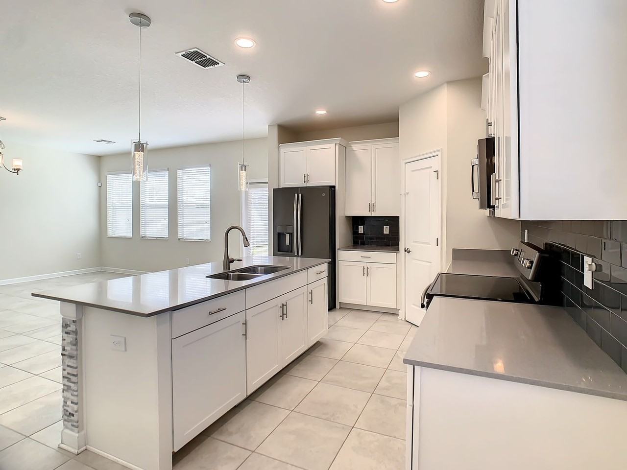 4516 Storytelling Way - Photo 7 of 49