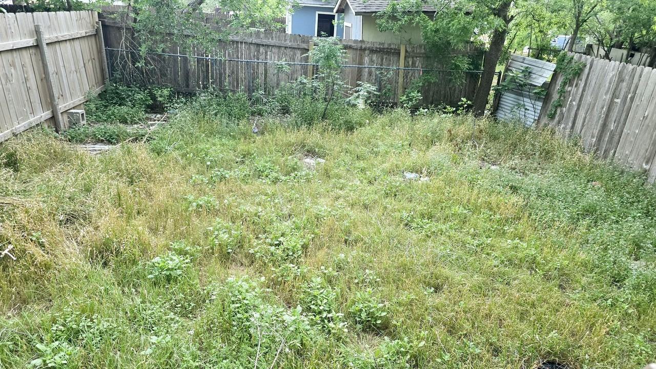 101 S Lockhart St - Photo 4 of 4