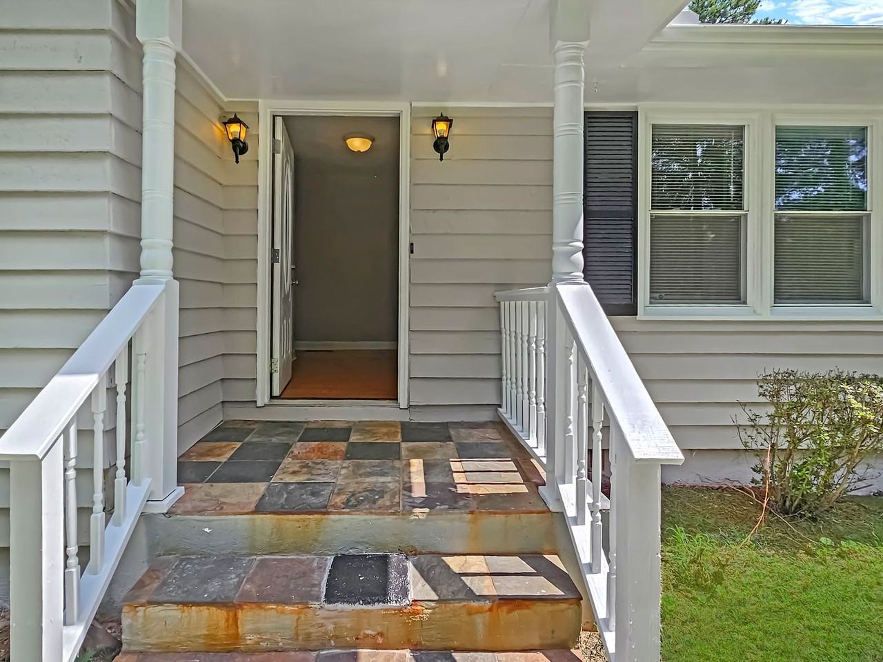 5949 James Rd - Photo 3 of 50