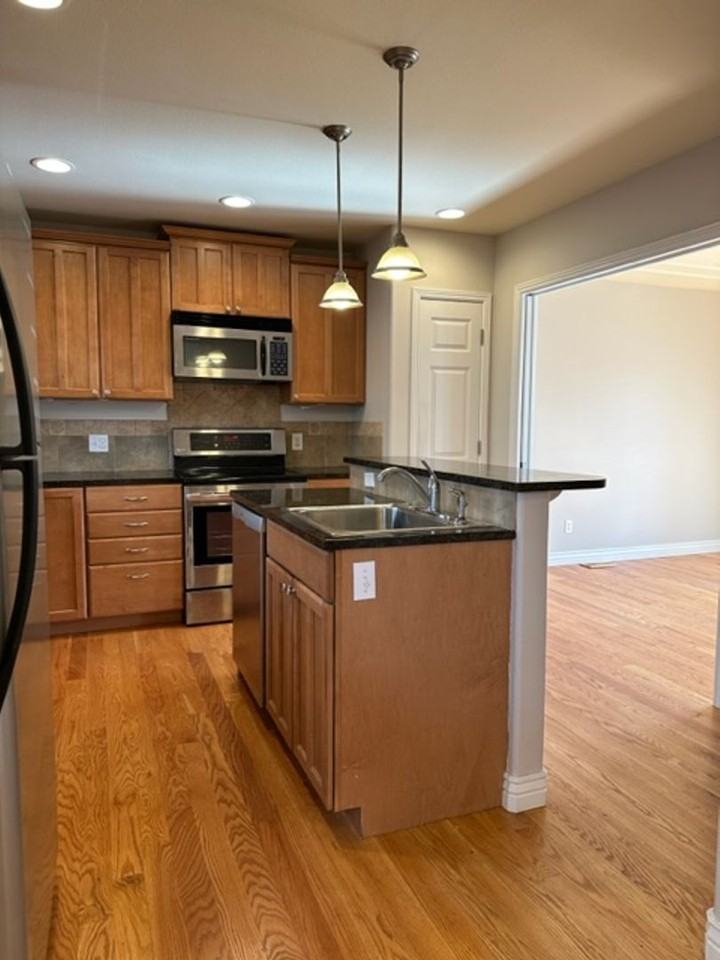 935 South St - Photo 6 of 26