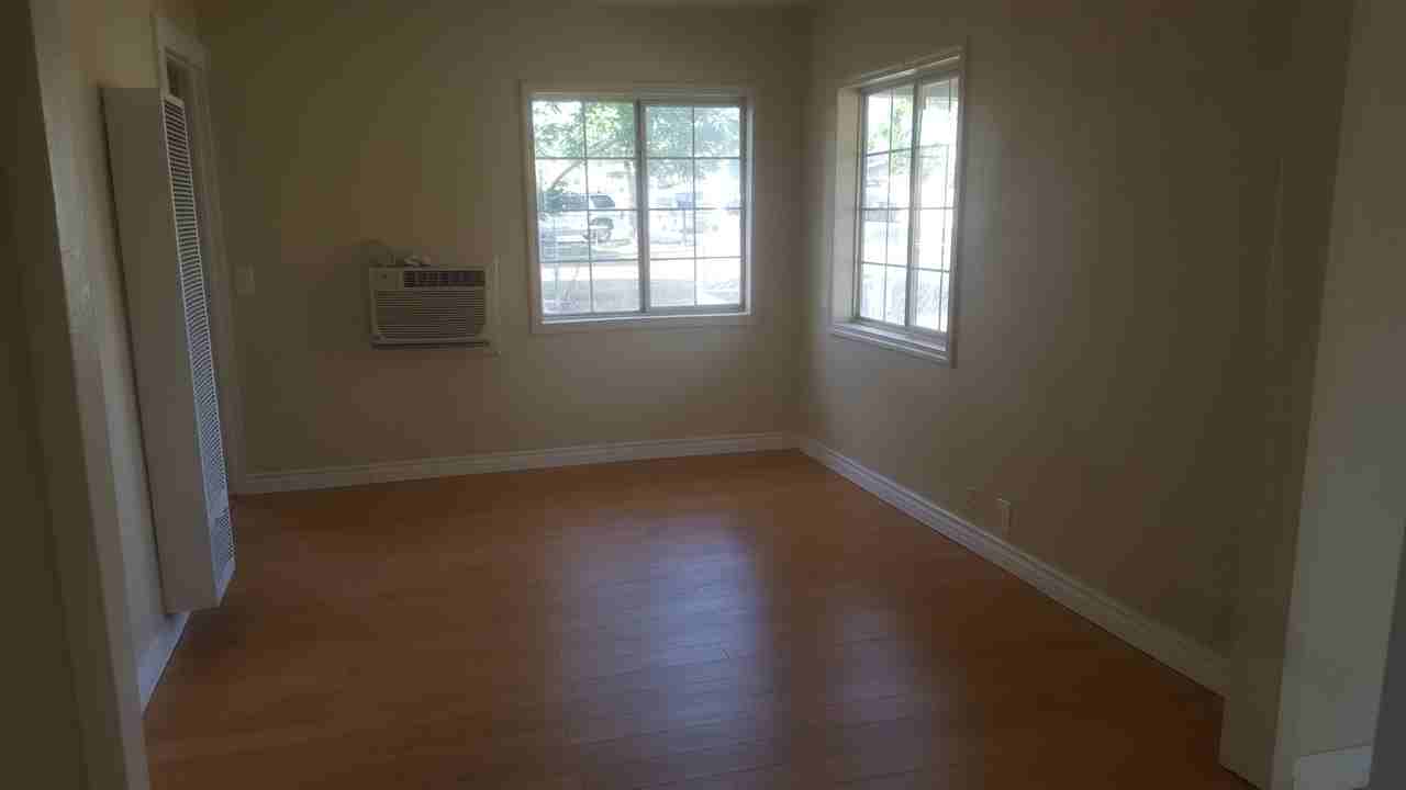 930 Sterling Rd - Photo 2 of 7