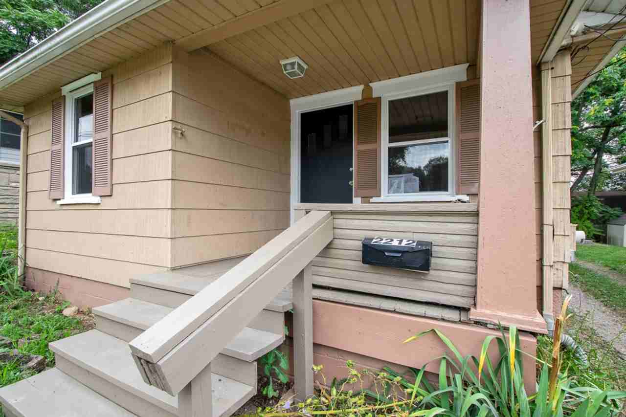 2212 Snyder Ave Ne - Photo 2 of 16